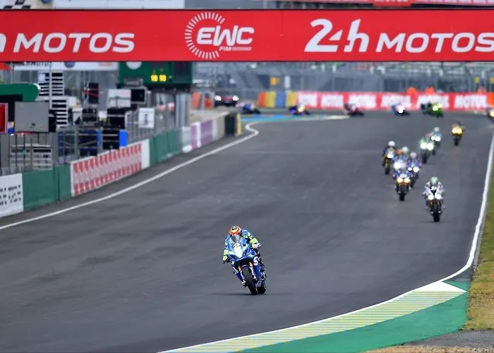 Villa - 14 Beds - Snooker - Jacuzzi - Loft Cinema - 800M Bugatti - 24H Du Mans 빌라 *